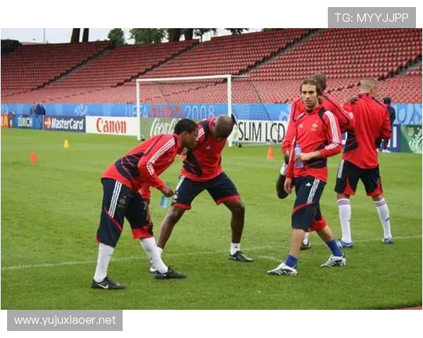 谁的造型最时尚？法国队球员们抵达国家队基地